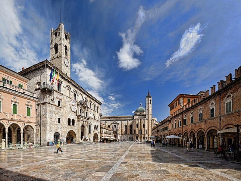 Piazza del Popolo, Ascoli Piceno, Italy Piazza del Popolo, Ascoli Piceno, Italy