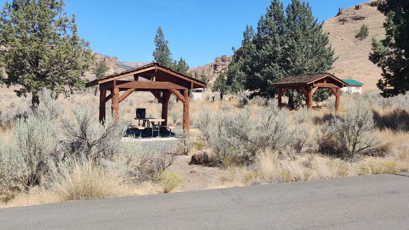 Picnic Area and Facilities: Comfort in the High Desert Picnic Area and Facilities: Comfort in the High Desert