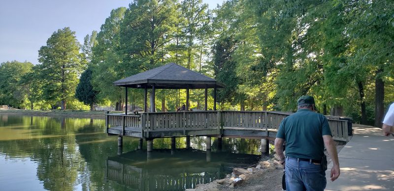 Picnic Areas, Shade Trees, and Quiet Corners Picnic Areas, Shade Trees, and Quiet Corners