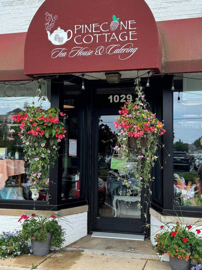 Pinecone Cottage Tea House (Downers Grove)