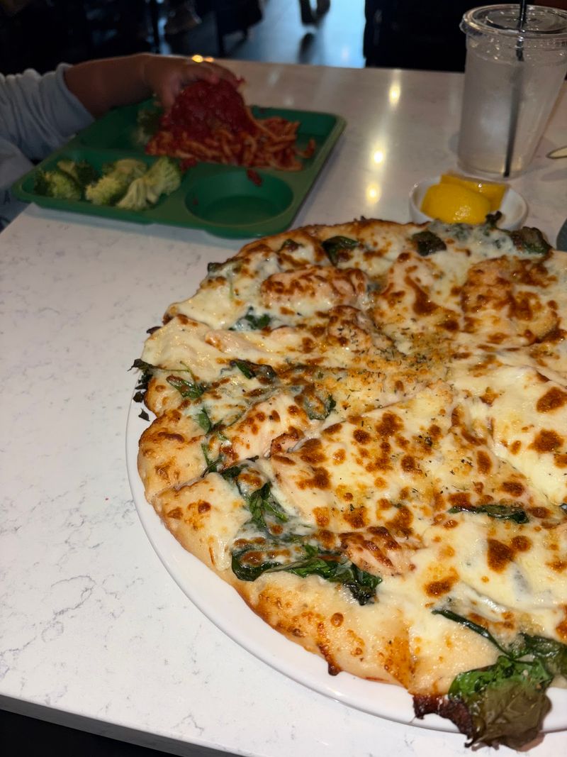 Pizza That Holds Its Own Alongside the Pasta Pizza That Holds Its Own Alongside the Pasta