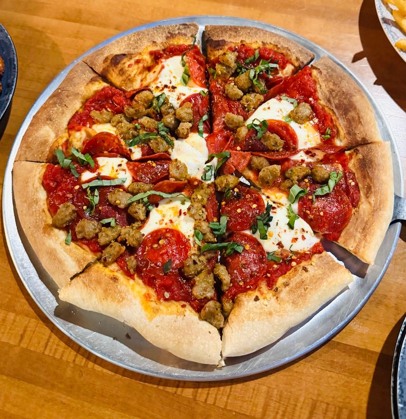 Pizza That Takes the Hand-Tossed Crust Seriously Pizza That Takes the Hand-Tossed Crust Seriously
