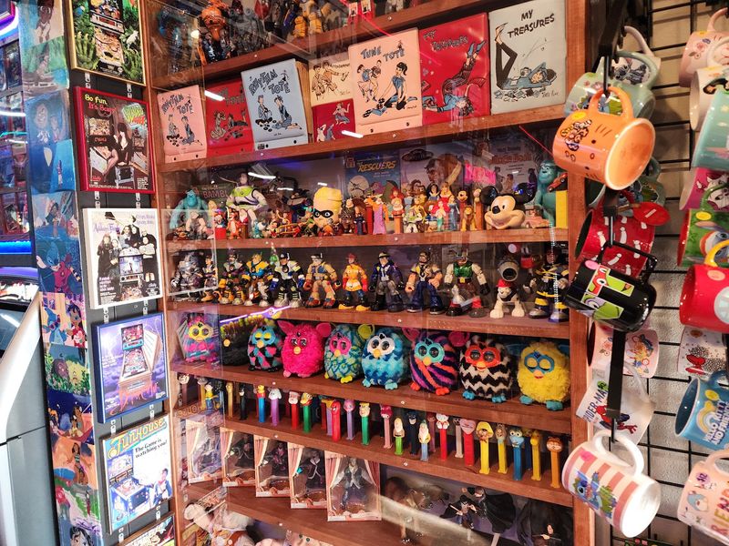Pop Culture Memorabilia That Covers Every Inch of the Walls Pop Culture Memorabilia That Covers Every Inch of the Walls