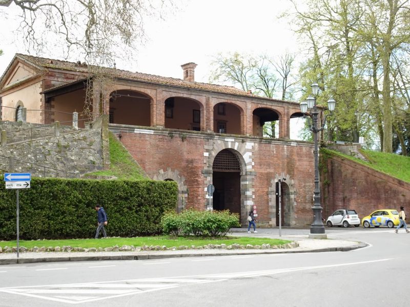 Porta San Pietro, Lucca, Italy Porta San Pietro, Lucca, Italy