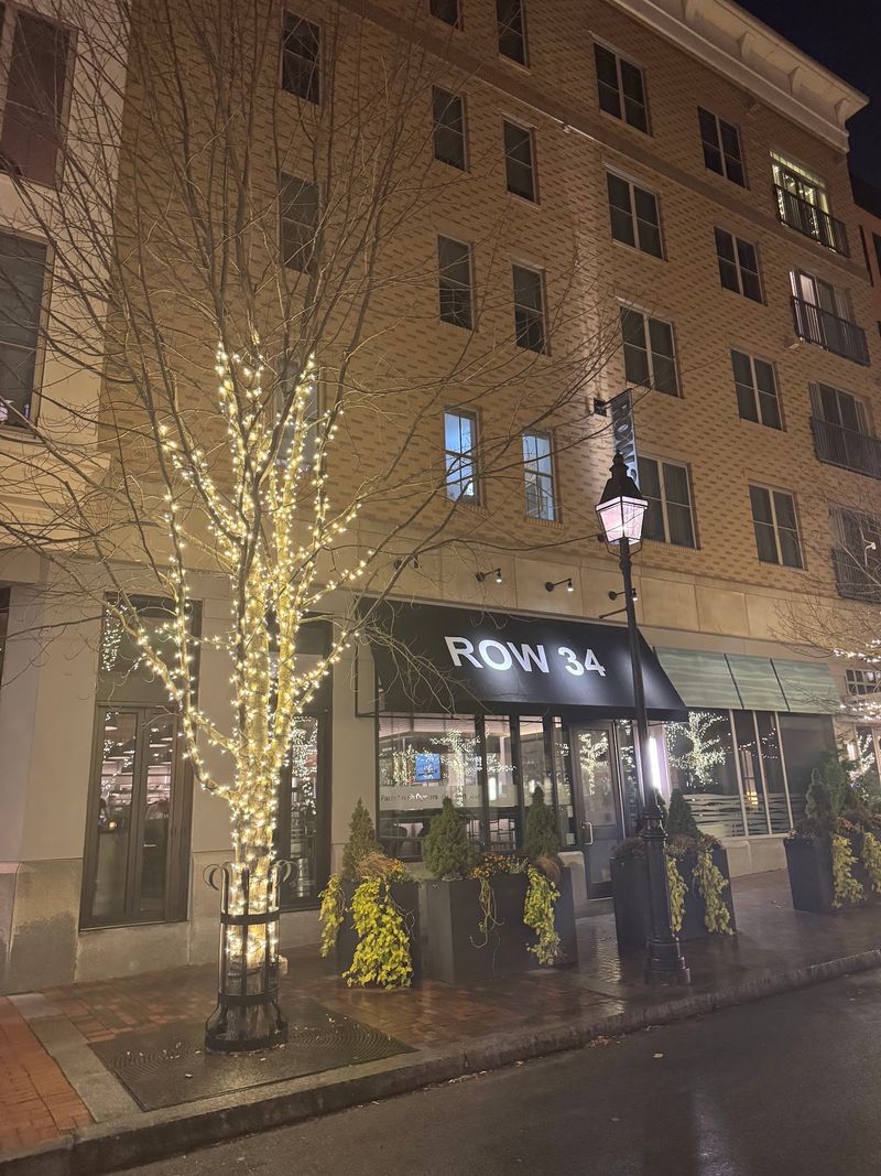 Practical Details: Hours, Parking, and Reservations