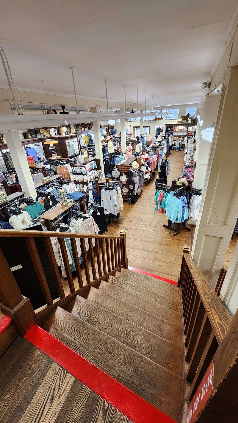 Racks Of Clothing And Comfortable Shoes Racks Of Clothing And Comfortable Shoes