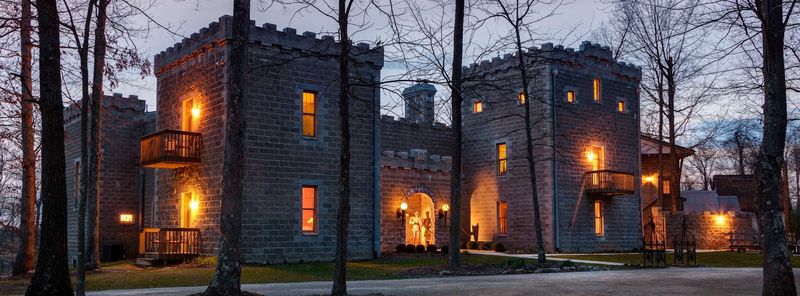 Ravenswood Castle, Tennessee, Between the Rivers