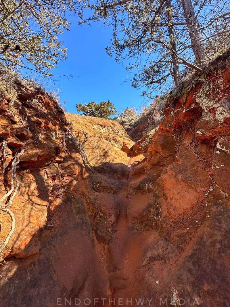 Red Sandstone Cliffs That Look Like They Belong in Another State Red Sandstone Cliffs That Look Like They Belong in Another State