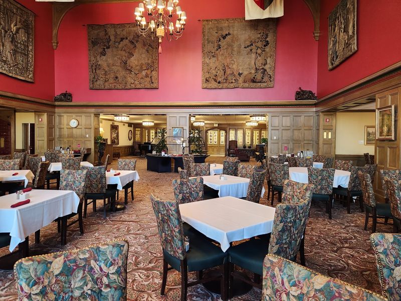 Regal Surroundings That Steal the Show Regal Surroundings That Steal the Show