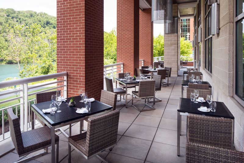 Riverside Views and Outdoor Dining Options Riverside Views and Outdoor Dining Options