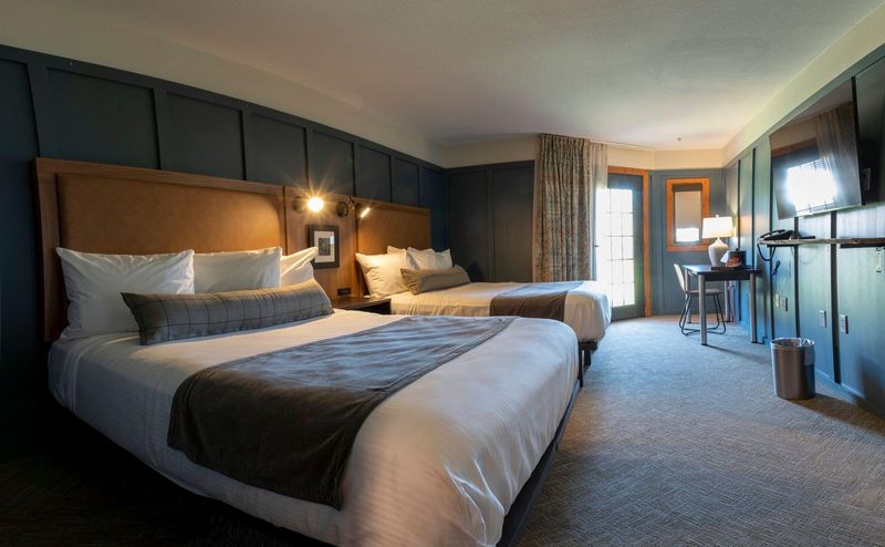 Rooms, Cabins, and the Rustic-Chic Lodging Experience Rooms, Cabins, and the Rustic-Chic Lodging Experience