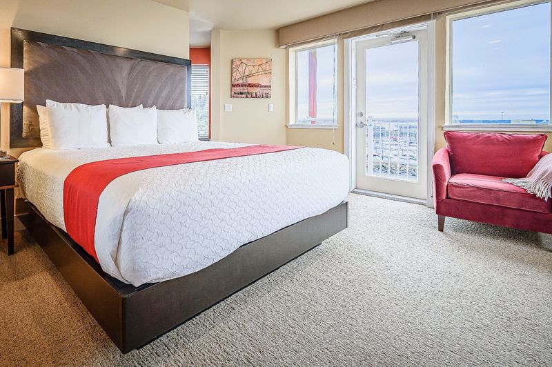 Rooms That Make the River the Main Event Rooms That Make the River the Main Event