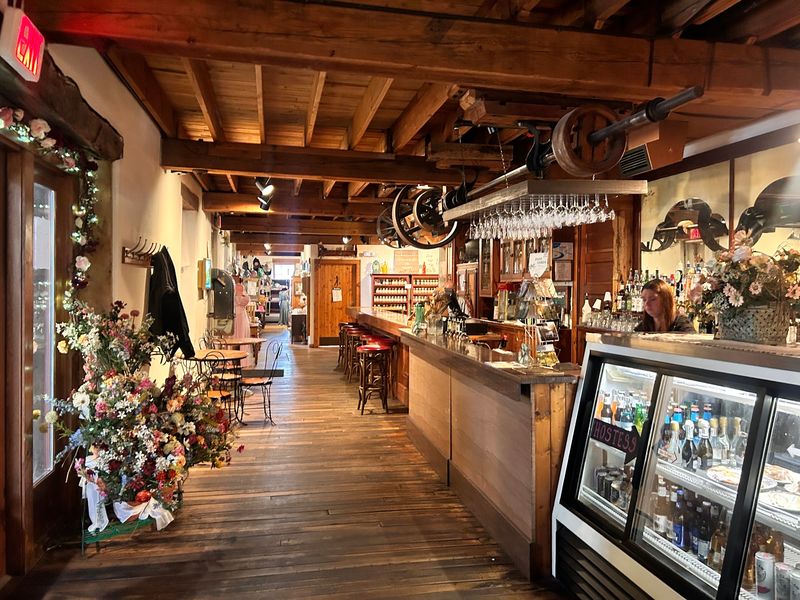 Rustic Charm Meets a Warm Welcome Rustic Charm Meets a Warm Welcome