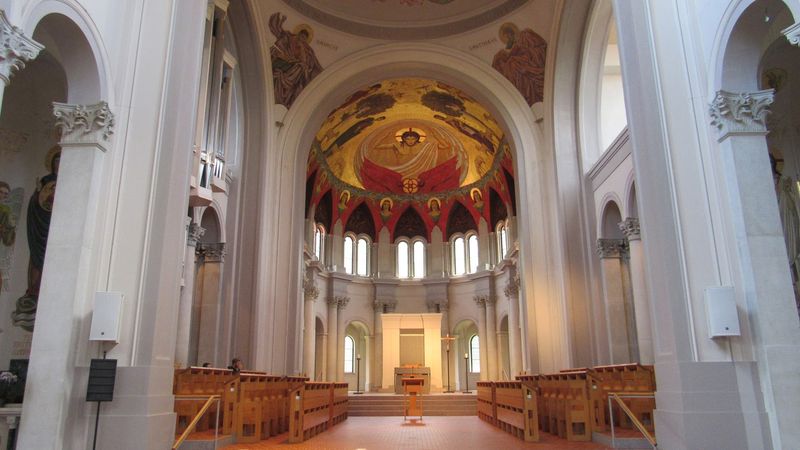 Sacred Art That Fills Every Corner of the Church Sacred Art That Fills Every Corner of the Church