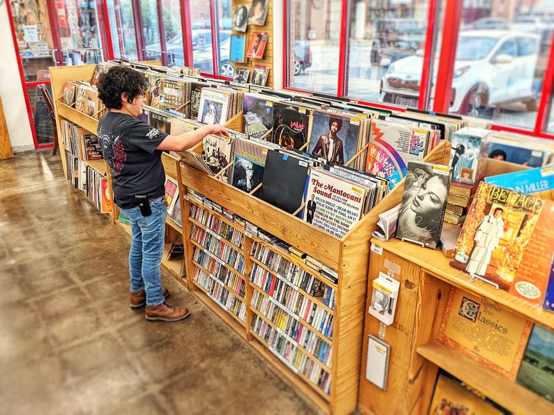 Selling and Donating Your Old Books Selling and Donating Your Old Books