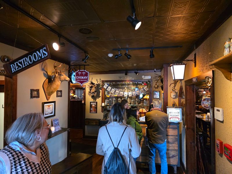 Service, Seating, and What to Expect on a Busy Night Service, Seating, and What to Expect on a Busy Night