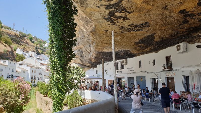 Setenil de las Bodegas, Andalusia Setenil de las Bodegas, Andalusia