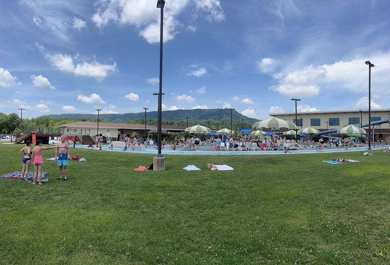 Shade, Seating, and the Early-Bird Strategy