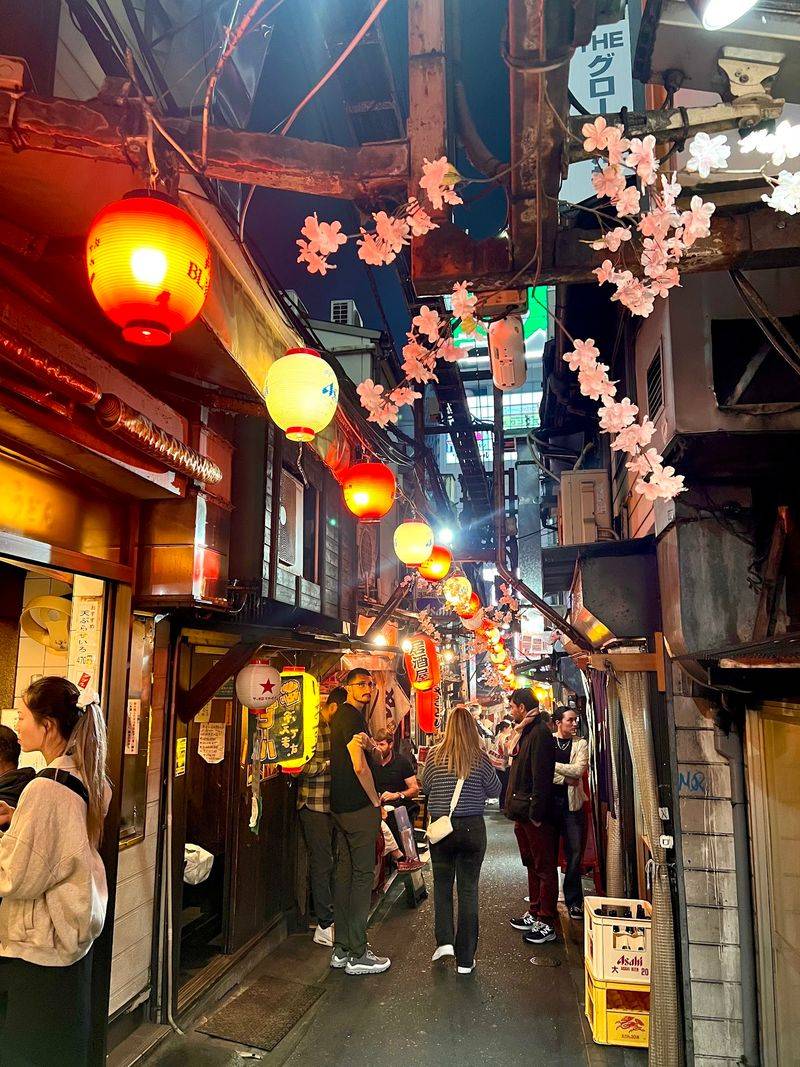 Shinjuku Golden-Gai, Tokyo, Japan Shinjuku Golden-Gai, Tokyo, Japan