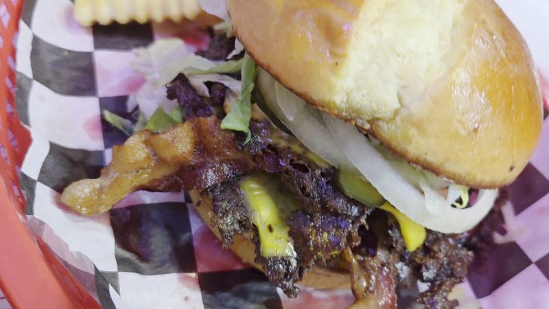 Smash Burgers With a Crust Worth the Drive Smash Burgers With a Crust Worth the Drive