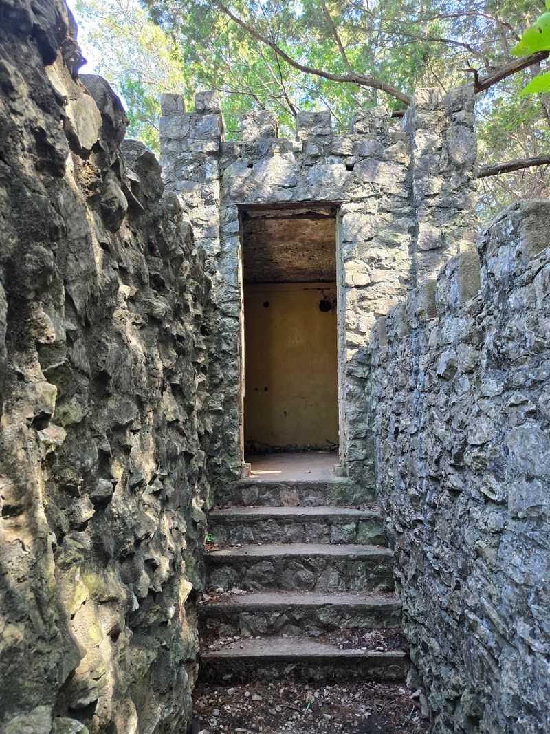Spiders, Atmosphere, and the Unexpected Charm of Ruins