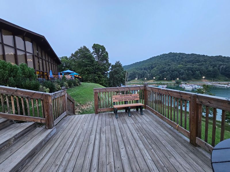 Staying at the Lodge on the Peninsula Staying at the Lodge on the Peninsula