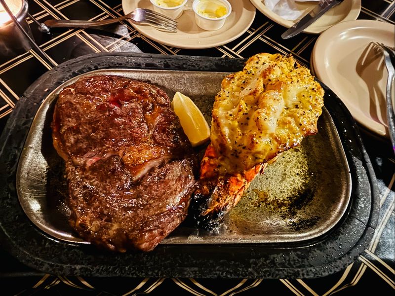 Steaks That Earn Serious Praise Steaks That Earn Serious Praise