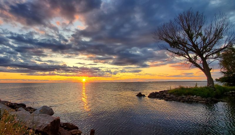 Sunrise Over the Lake Every Morning of the Year Sunrise Over the Lake Every Morning of the Year