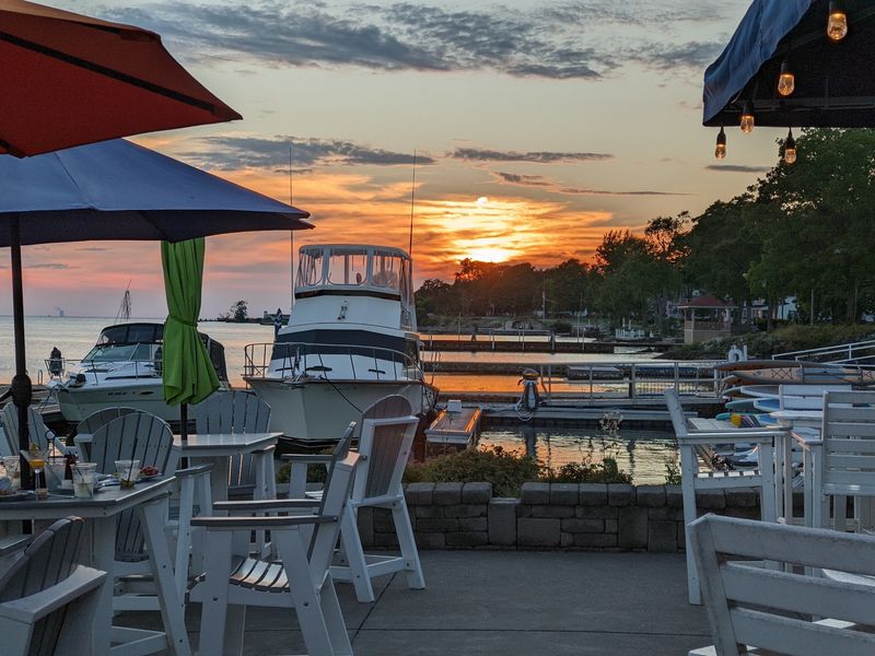 Sunset Views and the Outdoor Seating Experience Sunset Views and the Outdoor Seating Experience