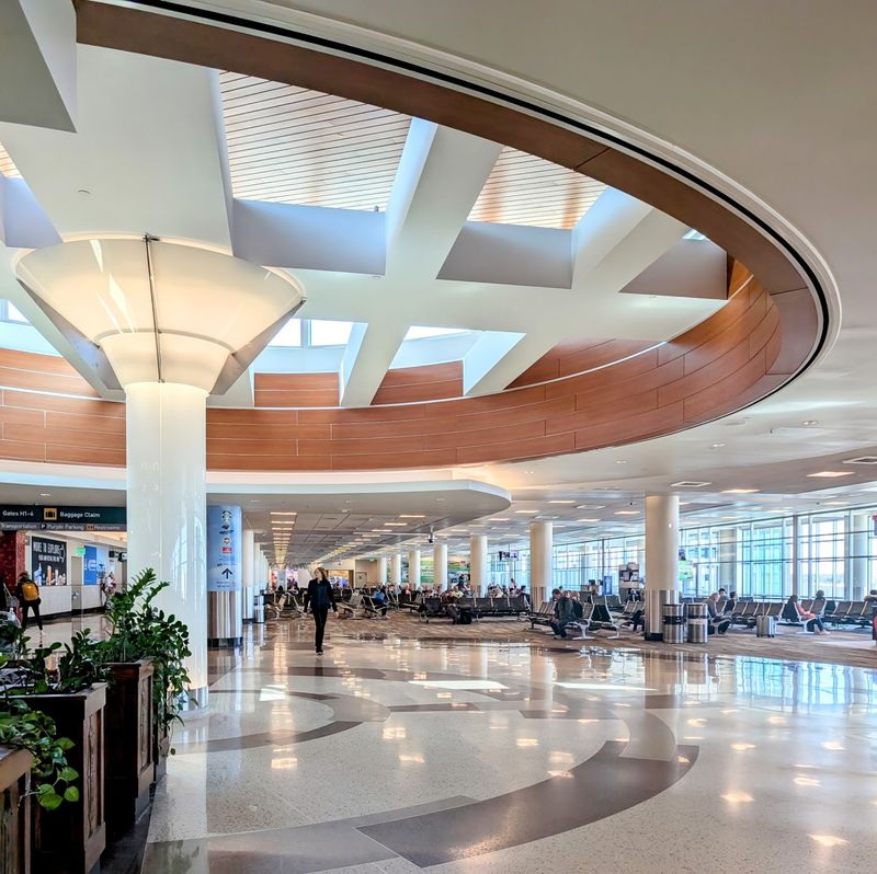 The Airport's Surprisingly Easy Navigation The Airport's Surprisingly Easy Navigation