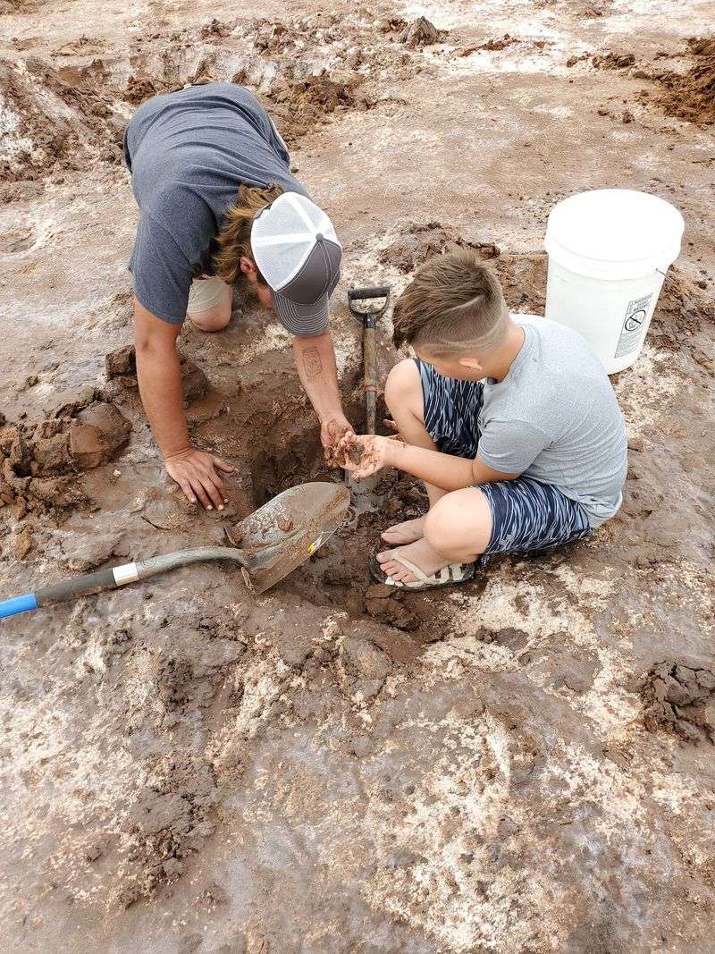 The Art of Digging Successfully in the Salt Flat The Art of Digging Successfully in the Salt Flat