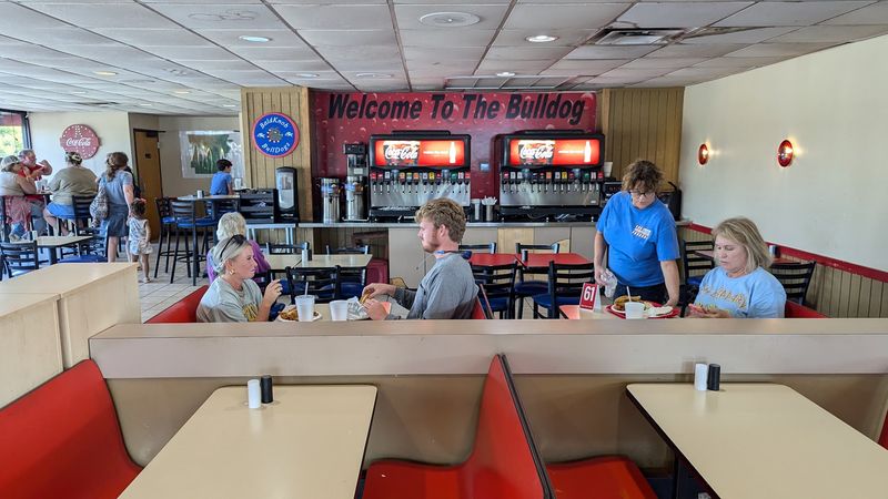 The Atmosphere Inside: A Diner Frozen in the Best Possible Way The Atmosphere Inside: A Diner Frozen in the Best Possible Way