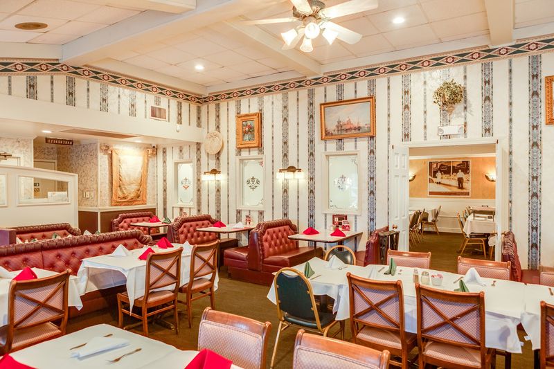 The Atmosphere Inside and the Warmth That Regulars Describe