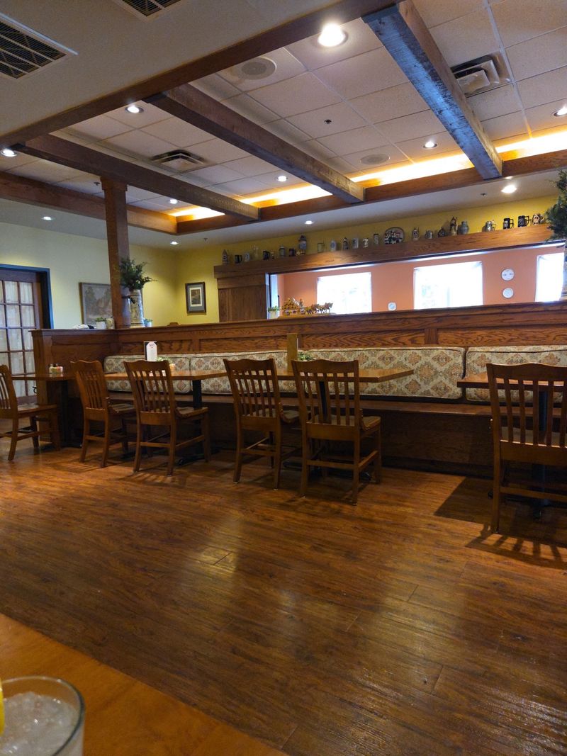 The Atmosphere Inside the Dining Room The Atmosphere Inside the Dining Room