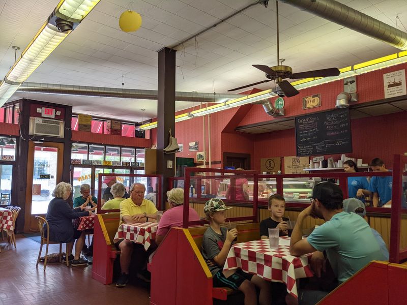 The Atmosphere That Makes the Meal Feel Like an Event The Atmosphere That Makes the Meal Feel Like an Event