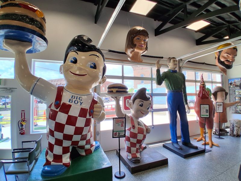 The Big Boy Statue Brings Back Childhood Restaurant Memories The Big Boy Statue Brings Back Childhood Restaurant Memories
