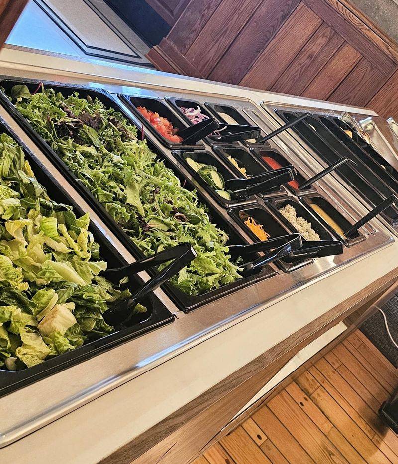 The Buffet That Opens Its Doors to Everyone The Buffet That Opens Its Doors to Everyone