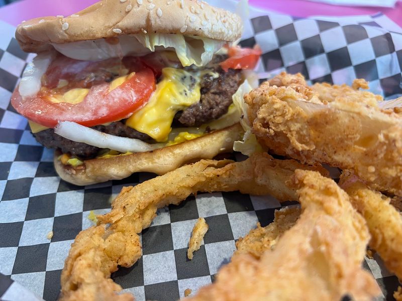 The Burger That Keeps People Coming Back The Burger That Keeps People Coming Back