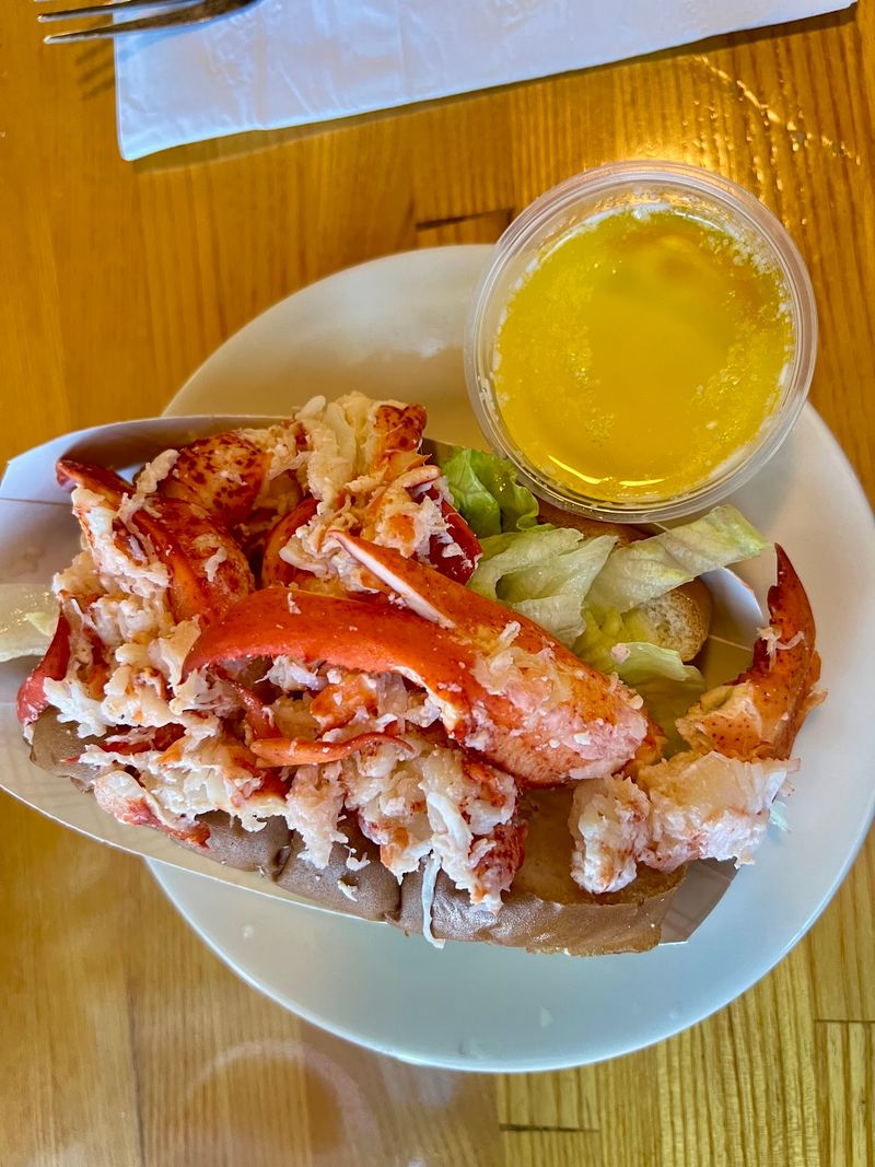 The Buttery Lobster Roll That Draws Crowds