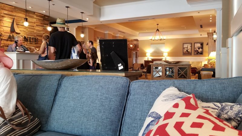 The Cafe Corner That Makes You Want to Stay Longer The Cafe Corner That Makes You Want to Stay Longer