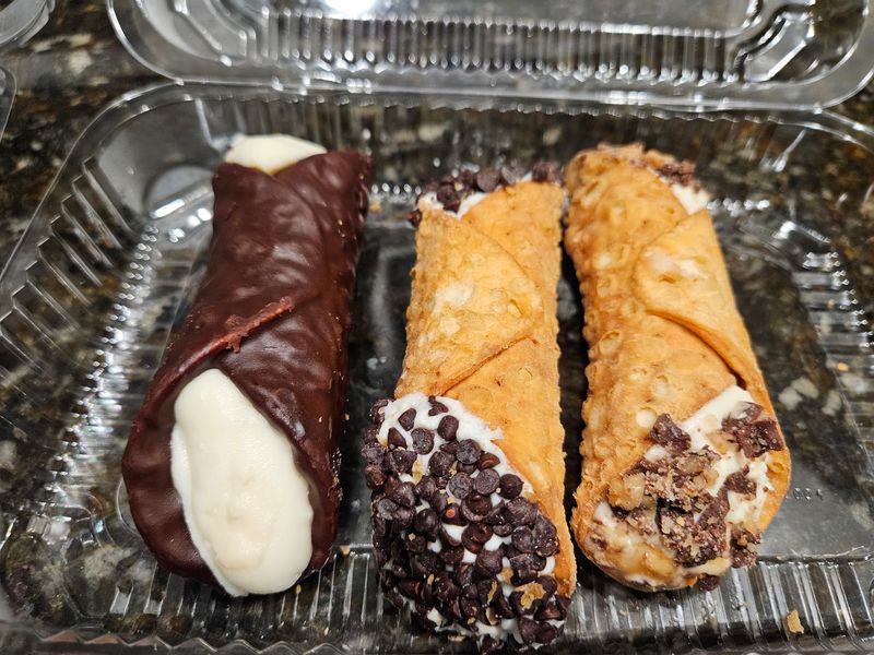 The Cannoli That Locals Swear By