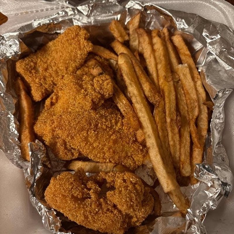 The Catfish Basket and the Po-Boy That Prove Versatility The Catfish Basket and the Po-Boy That Prove Versatility