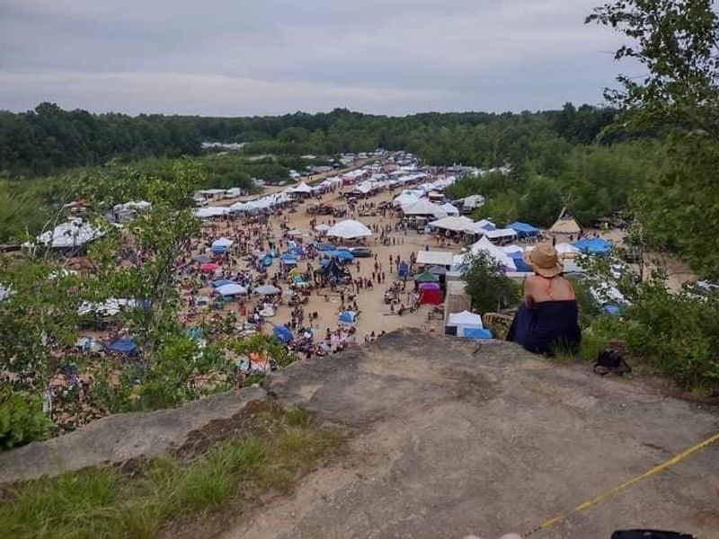 The Community Atmosphere on the Trails The Community Atmosphere on the Trails