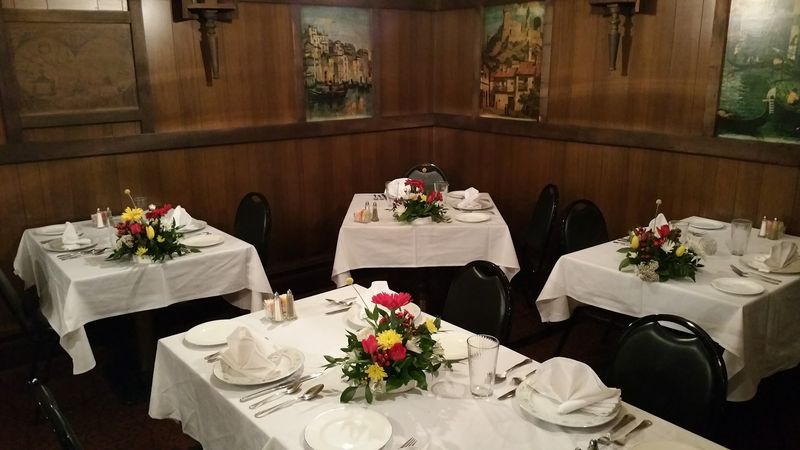 The Dinner Service Tradition That Sets This Place Apart The Dinner Service Tradition That Sets This Place Apart