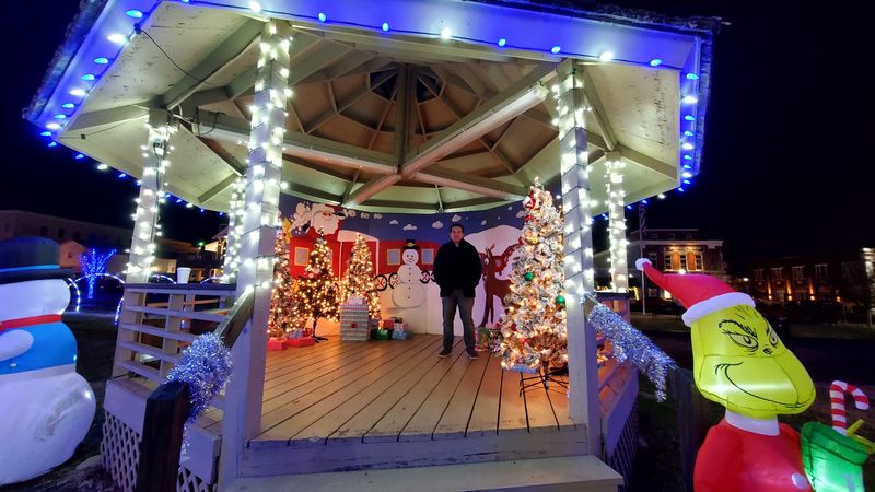 The Downtown That Feels Like a Holiday Movie The Downtown That Feels Like a Holiday Movie