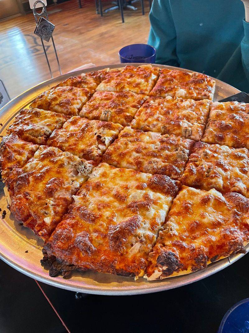 The Famous Peetza Worth a Long Drive The Famous Peetza Worth a Long Drive