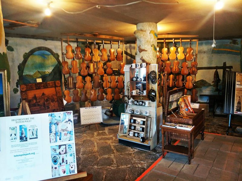 The Fiddle House and Its Surprising Interior The Fiddle House and Its Surprising Interior