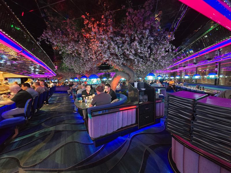 The Fireside Lounge That Defines Retro Cool The Fireside Lounge That Defines Retro Cool