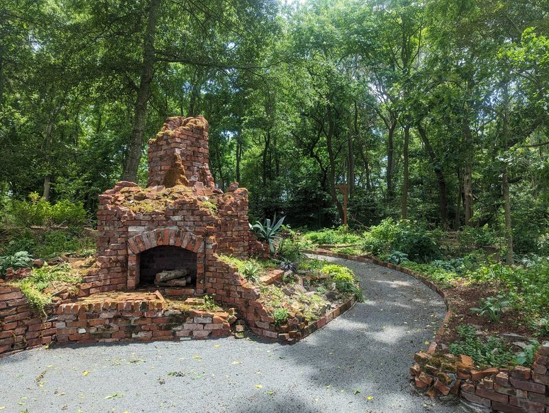 The Folly Garden and Its Farmhouse Echoes