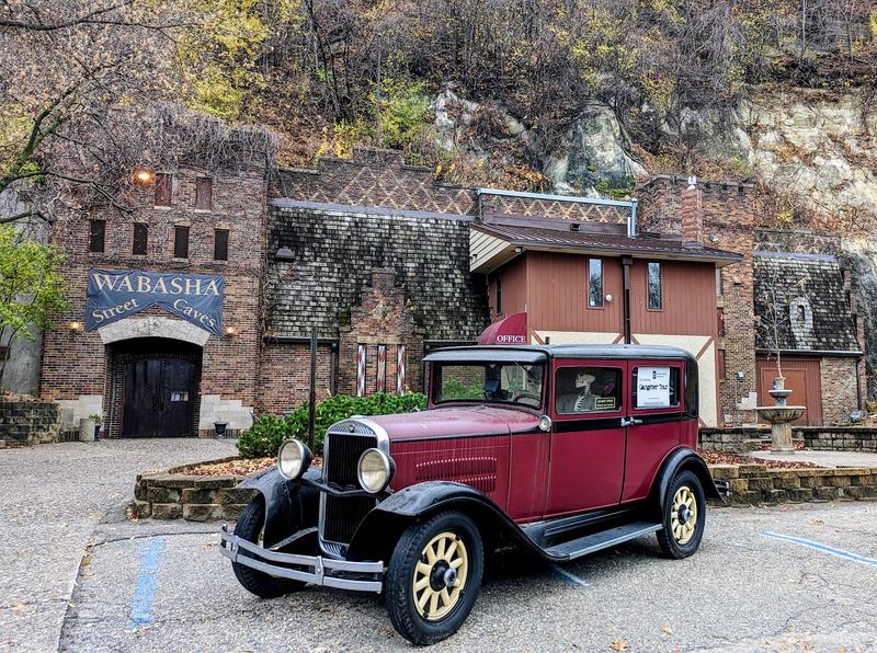 The Gangster Bus Tour Adds a Whole New Layer The Gangster Bus Tour Adds a Whole New Layer